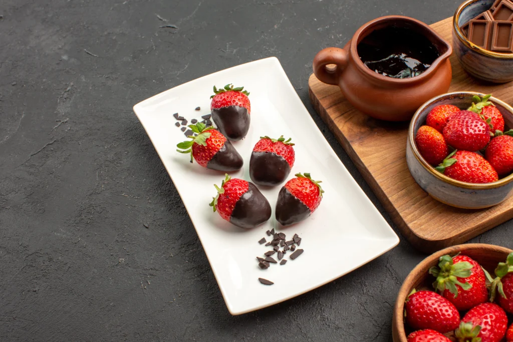 dipping chocolate fruits